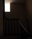 Dunkles Treppenhaus mit Licht